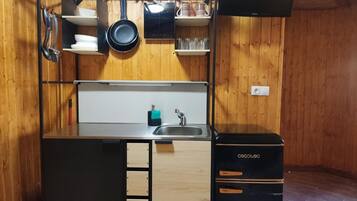 Fridge, microwave, stovetop, coffee/tea maker