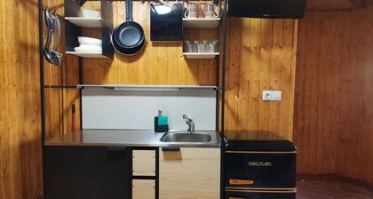 Preciosa cabaña en zona rústica con vistas a la montaña, Wi-Fi y aire acondicionado