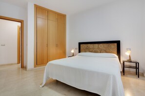 2 dormitorios, tabla de planchar con plancha, wifi y ropa de cama