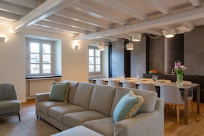 Fireplace - On My Way Loft-Central Rooftop Apt with AC/Terrace (Como)