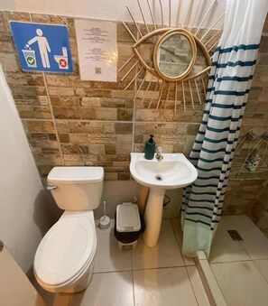 Bathroom - The Backside House (Tamarindo)