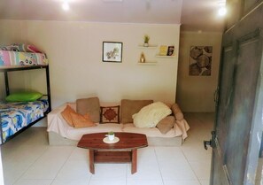 Free WiFi - The Backside House (Tamarindo)