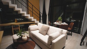 Suite Studio Signature, vue cour intérieure | Coin séjour