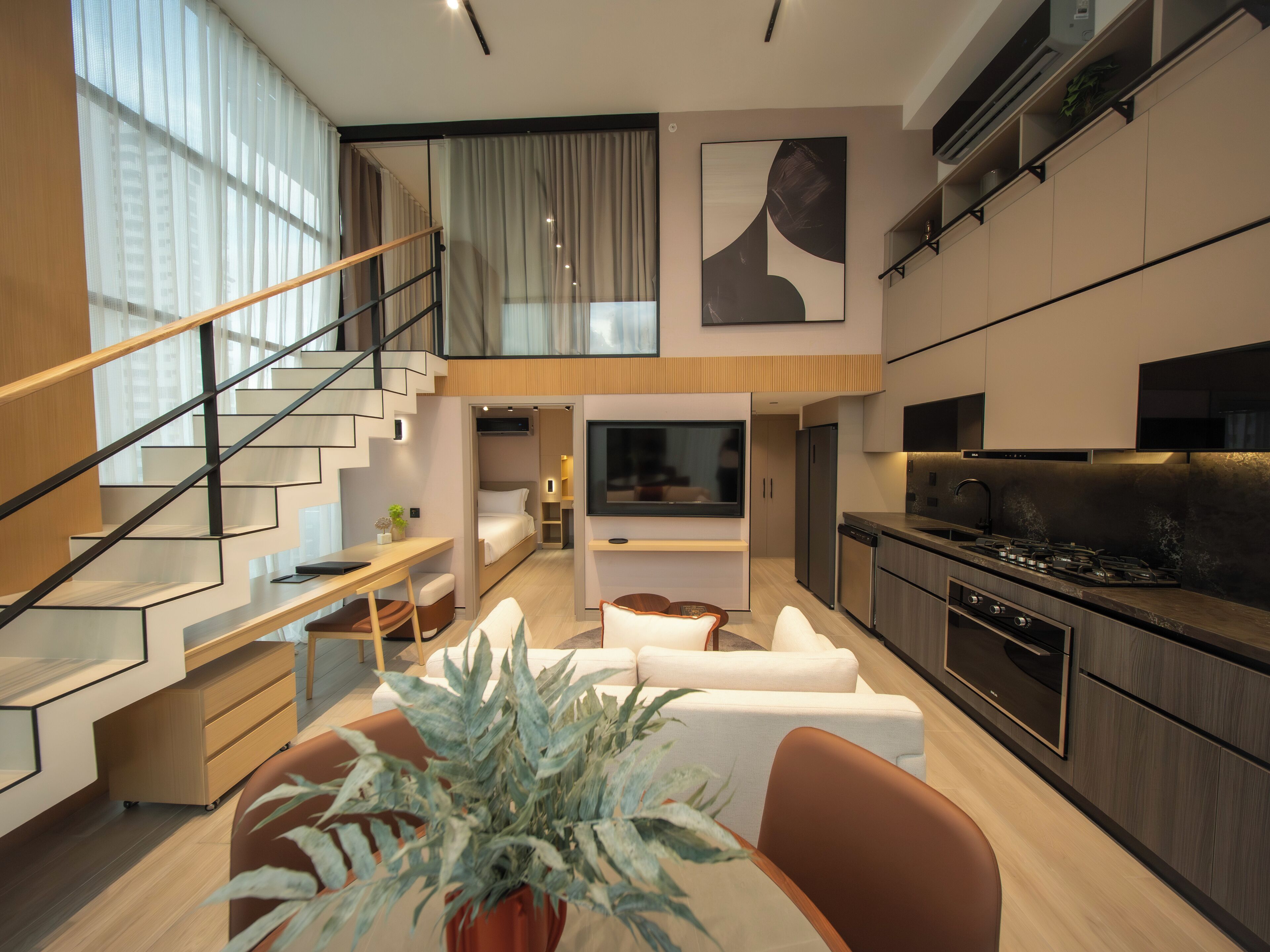 Premium bedding, in-room safe, individually decorated