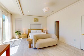 6 bedrooms, iron/ironing board, internet, bed sheets