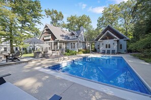 Lämmitetty uima-allas