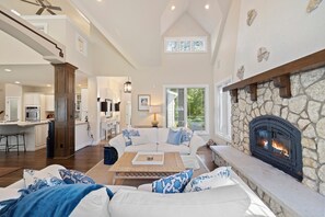 تلفزيون ذكي، مدفأة، كُتُب