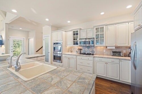 Putters Pool House - Grand Beach home with pool