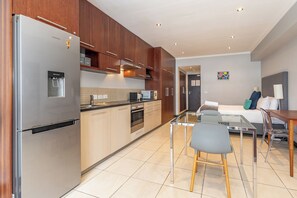 Studio | Privékitchenette | Kookgerei, borden en bestek