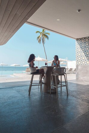 Outdoor dining - Oceanfront 4BR at Bantay 7I | Pools, Room Service & Family-Friendly Space (Bucerías)