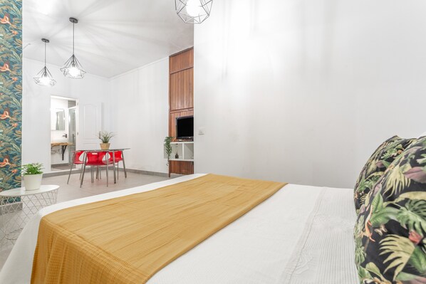 1 bedroom, WiFi, bed sheets