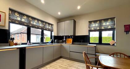 Spacious 4 Bedroom House in Oswestry