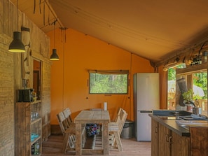 غرفة لتناول الطعام