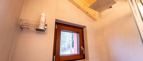 Comfort-Apartment, 2 Schlafzimmer | Dusche im Bad