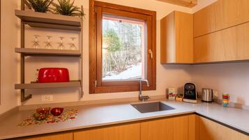 Comfort Apartment, 2 Bedrooms | Private kitchen | Fridge, microwave, stovetop, espresso maker