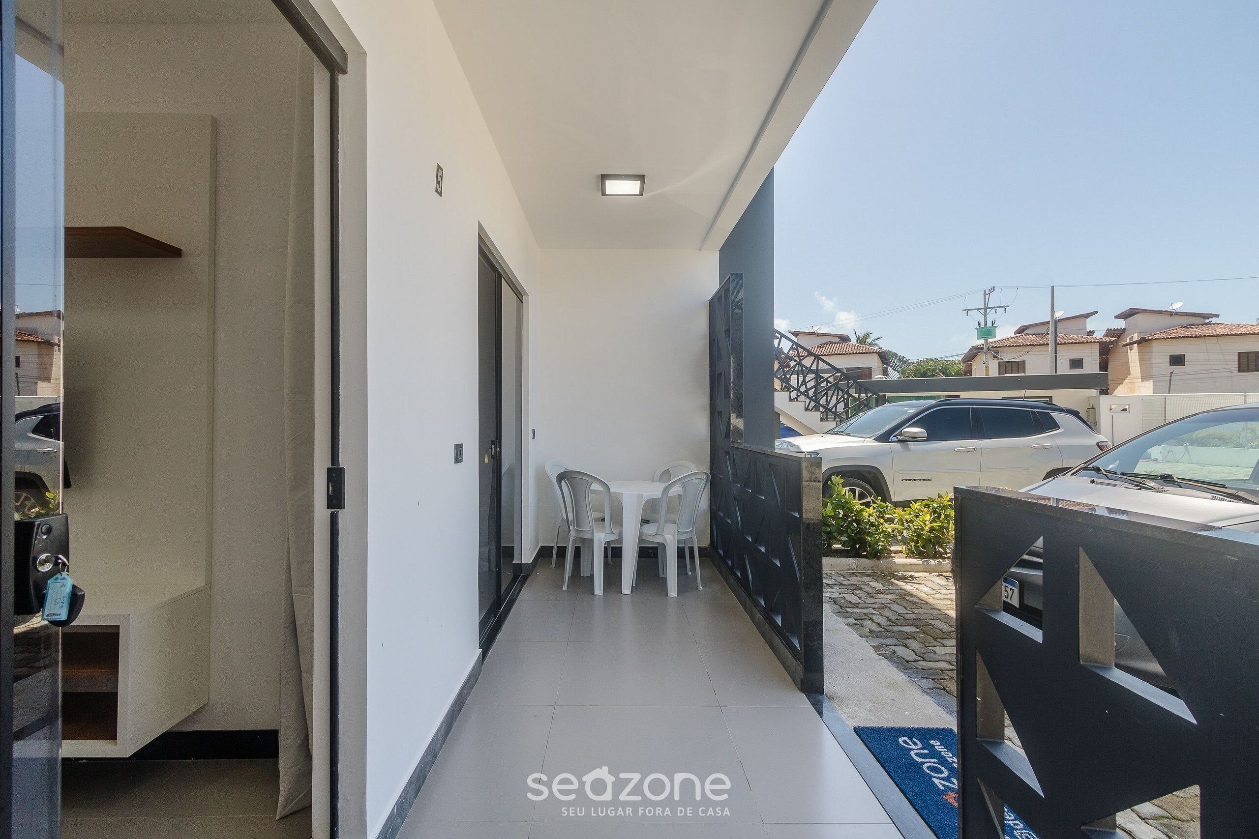 Basic Apartment | Outdoor dining