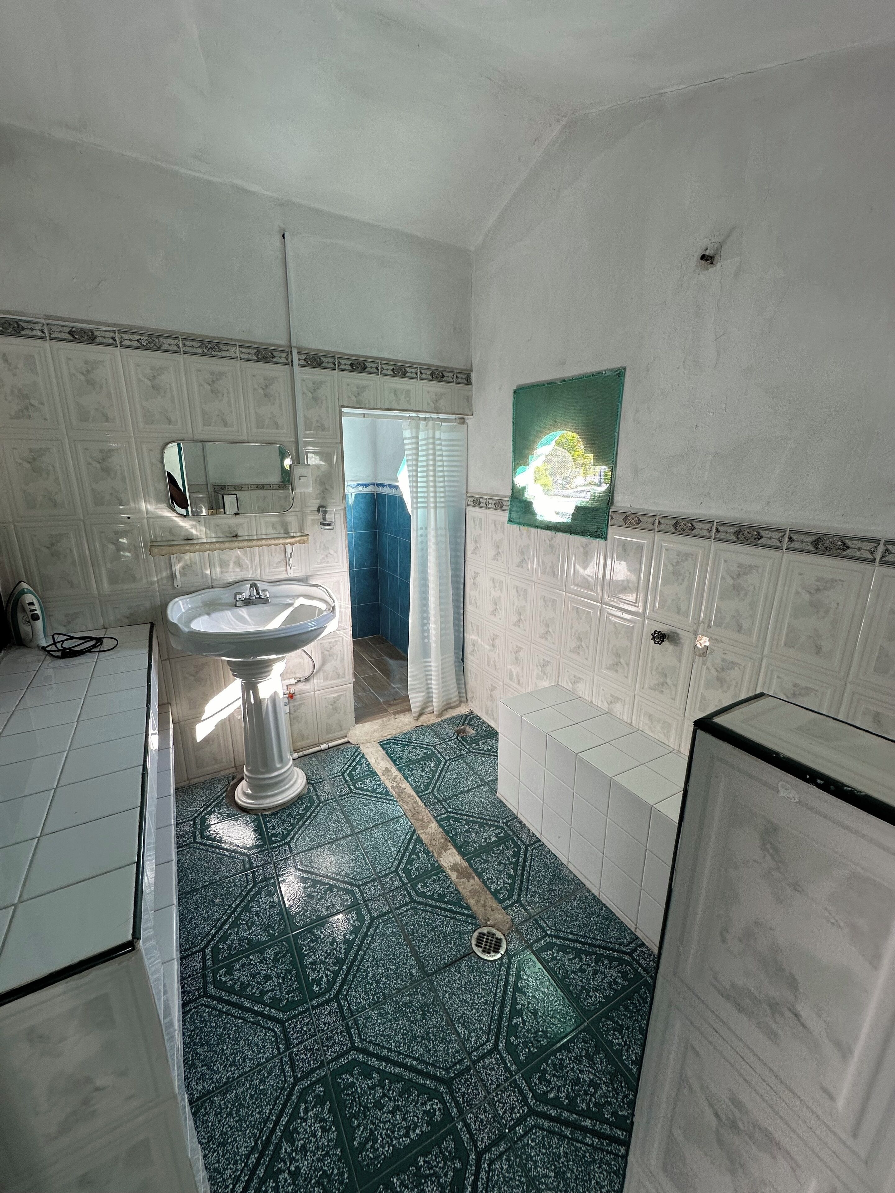 Toalhas de banho, sabonete, papel higiênico 