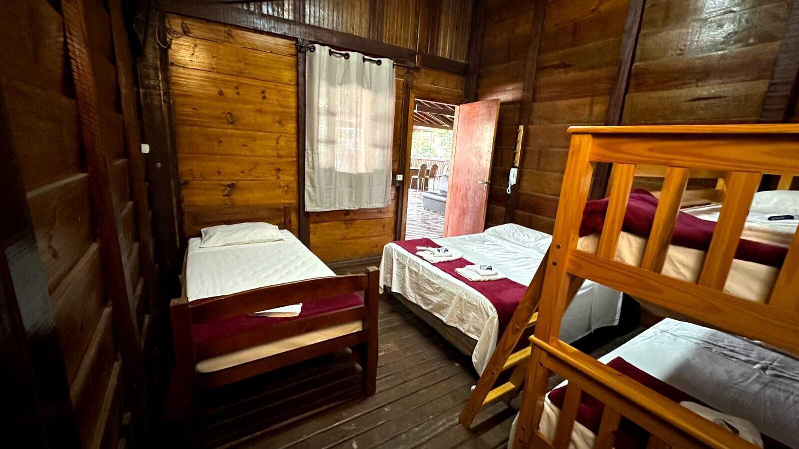 Quarto clássico | Wi-Fi de cortesia, roupa de cama