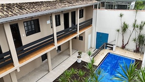 室外游泳池,日光浴躺椅