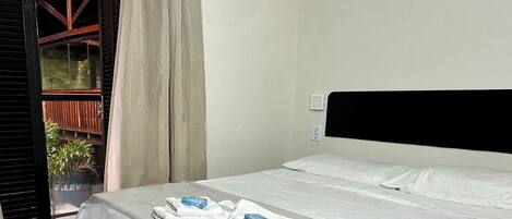 Standaard tweepersoonskamer, uitzicht op bergen | Gratis wifi