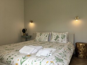 1 slaapkamer, een strijkplank/strijkijzer, gratis wifi, beddengoed