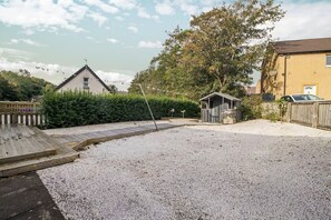 المنطقة المحيطة بالمنشأة