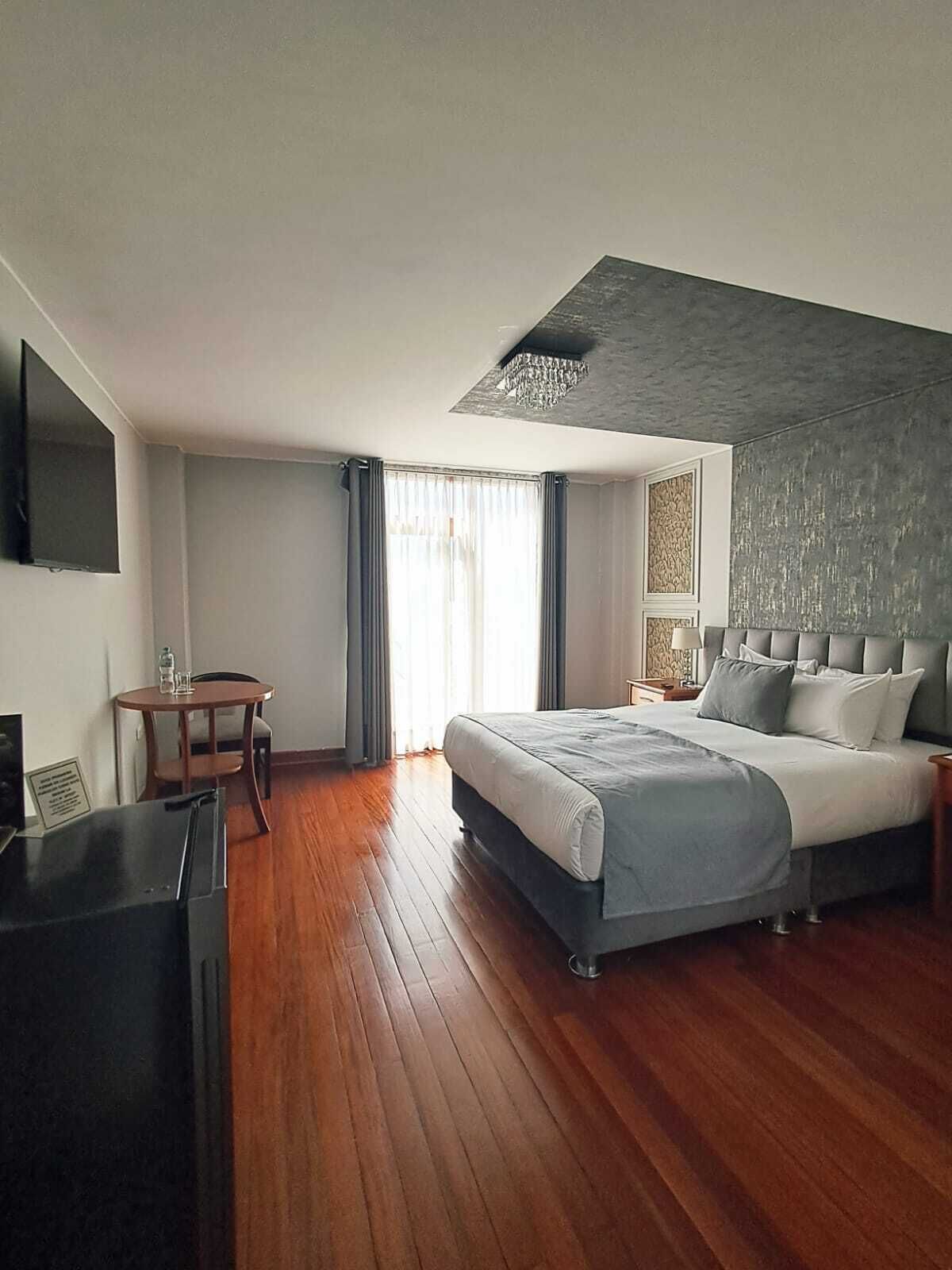 Kahden hengen huone, 1 keskisuuri parisänky | Tallelokero huoneessa, silitysrauta/-lauta, ilmainen Wi-Fi