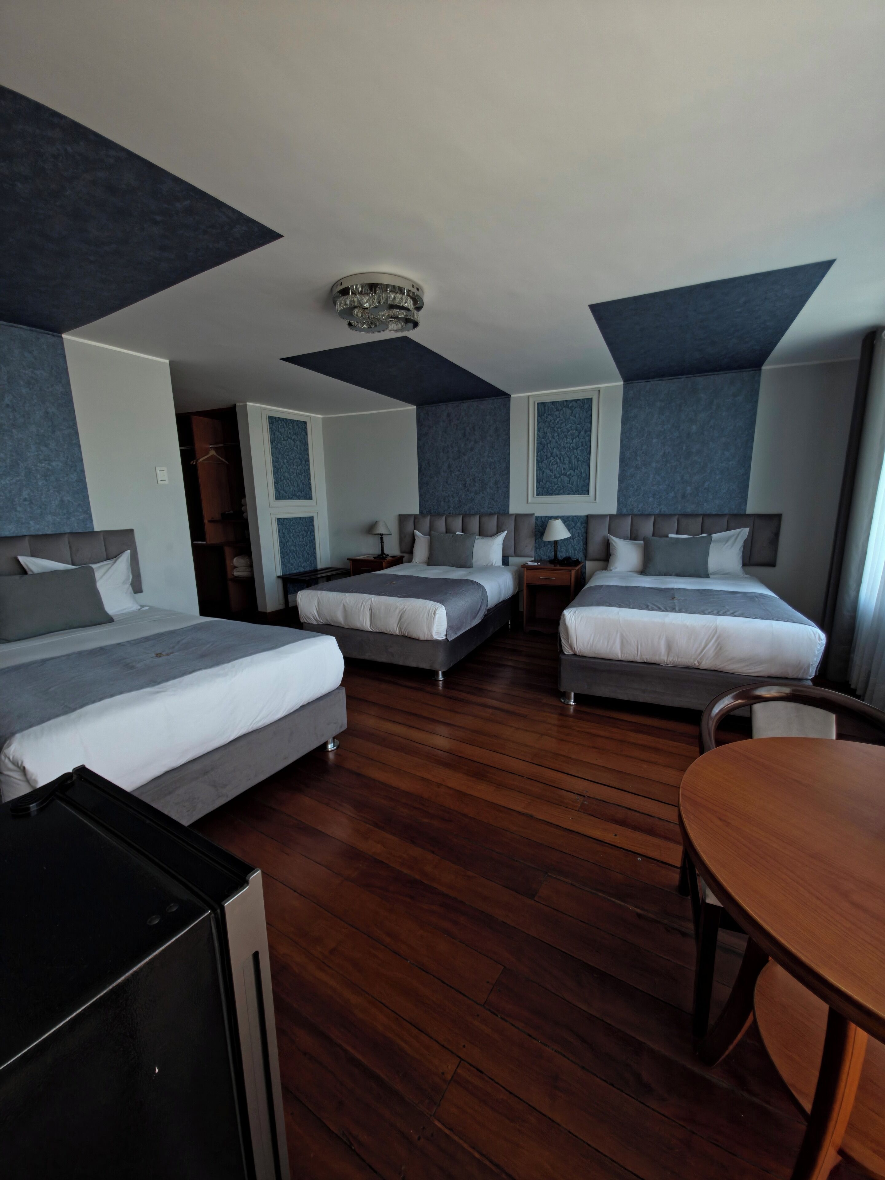 Kolmen hengen huone | Tallelokero huoneessa, silitysrauta/-lauta, ilmainen Wi-Fi