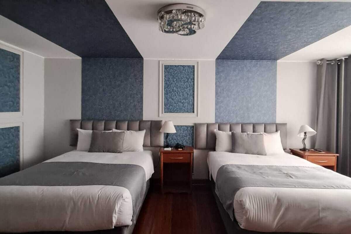Habitación con 2 camas individuales | Caja fuerte, tabla de planchar con plancha, wifi gratis