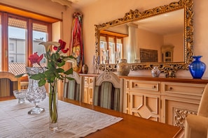 Dining - Villa 'La Via delle Rose' with Private Terrace, Garden, and Wi-Fi (Tempio Pausania)