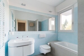 Hair dryer, bidet, towels, toilet paper - GuestHost - Bright Apartment M1 Precotto Milano (Milan)