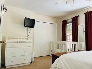 3 عدّة غرف نوم ومكواة/لوح كي وواي فاي وملاءات أسرّة