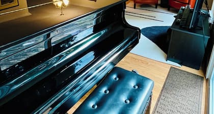 Unique Stay in Gaithersburg: Baby Grand Piano, Fire pit, bbq, & family friendly
