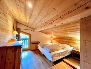 3 slaapkamers, een strijkplank/strijkijzer, wifi