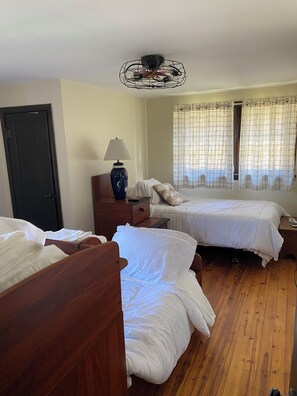 4 chambres, fer et planche à repasser, Wi-Fi gratuit, draps fournis