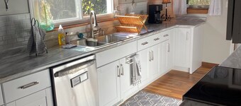 Spacious Cabin 4 bedroom cabin near Glendale Lake and State Park