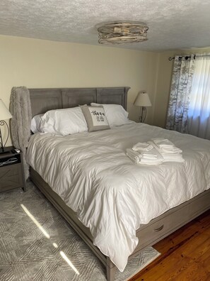 4 bedrooms, iron/ironing board, free WiFi, bed sheets