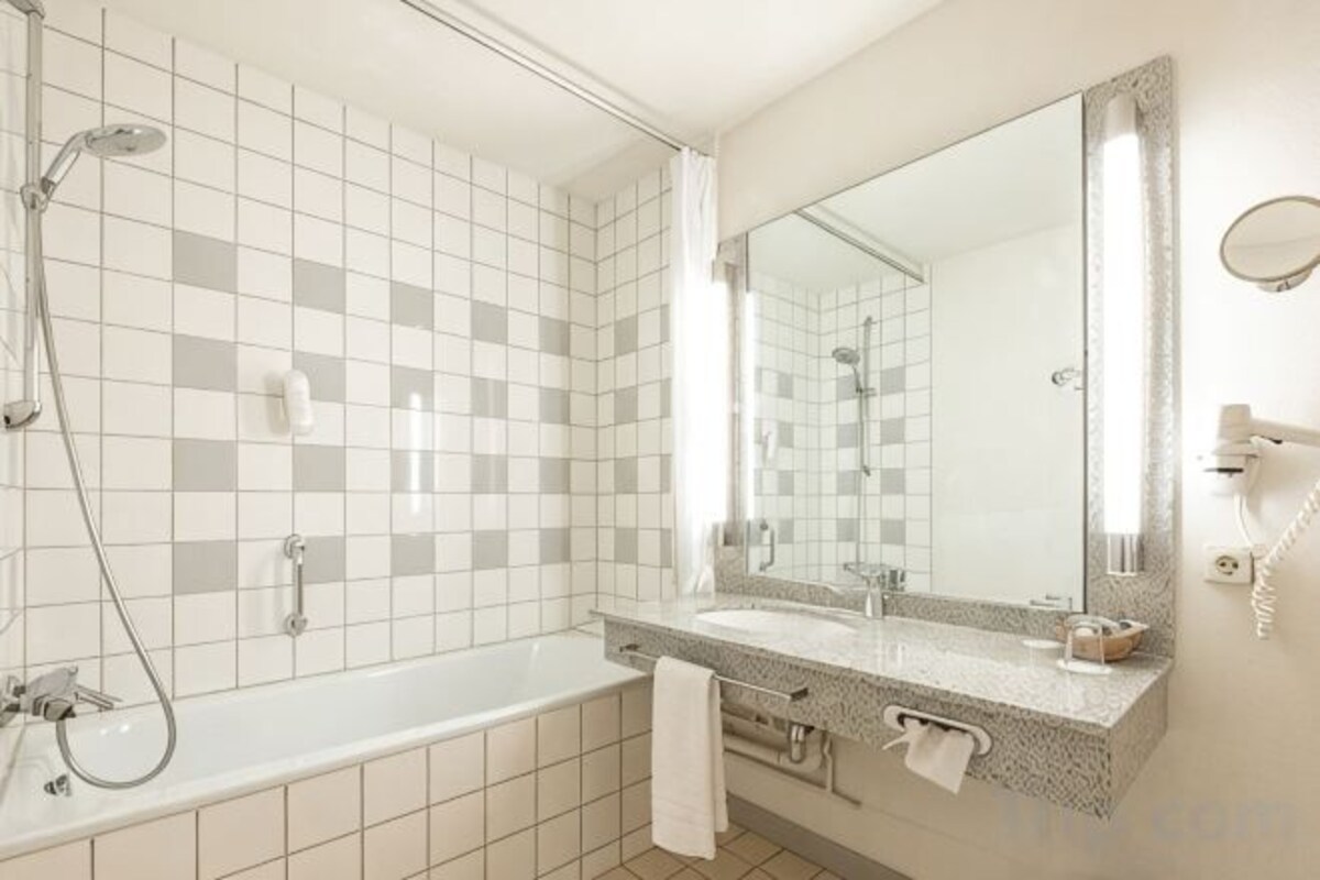 Shower, hair dryer, bathrobes, slippers