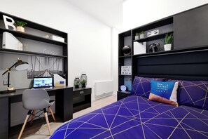 Bureau, espace de travail pour ordinateur portable, Wi-Fi gratuit