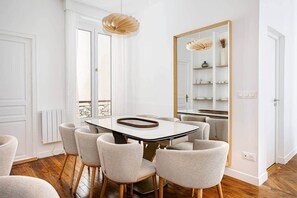 Dining - Elegant Parisian Minimalism near Arc de Triomphe (Paris)