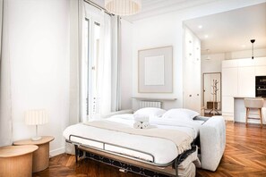 Room - Elegant Parisian Minimalism near Arc de Triomphe (Paris)