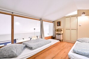 3 chambres, fer et planche à repasser, Wi-Fi, draps fournis