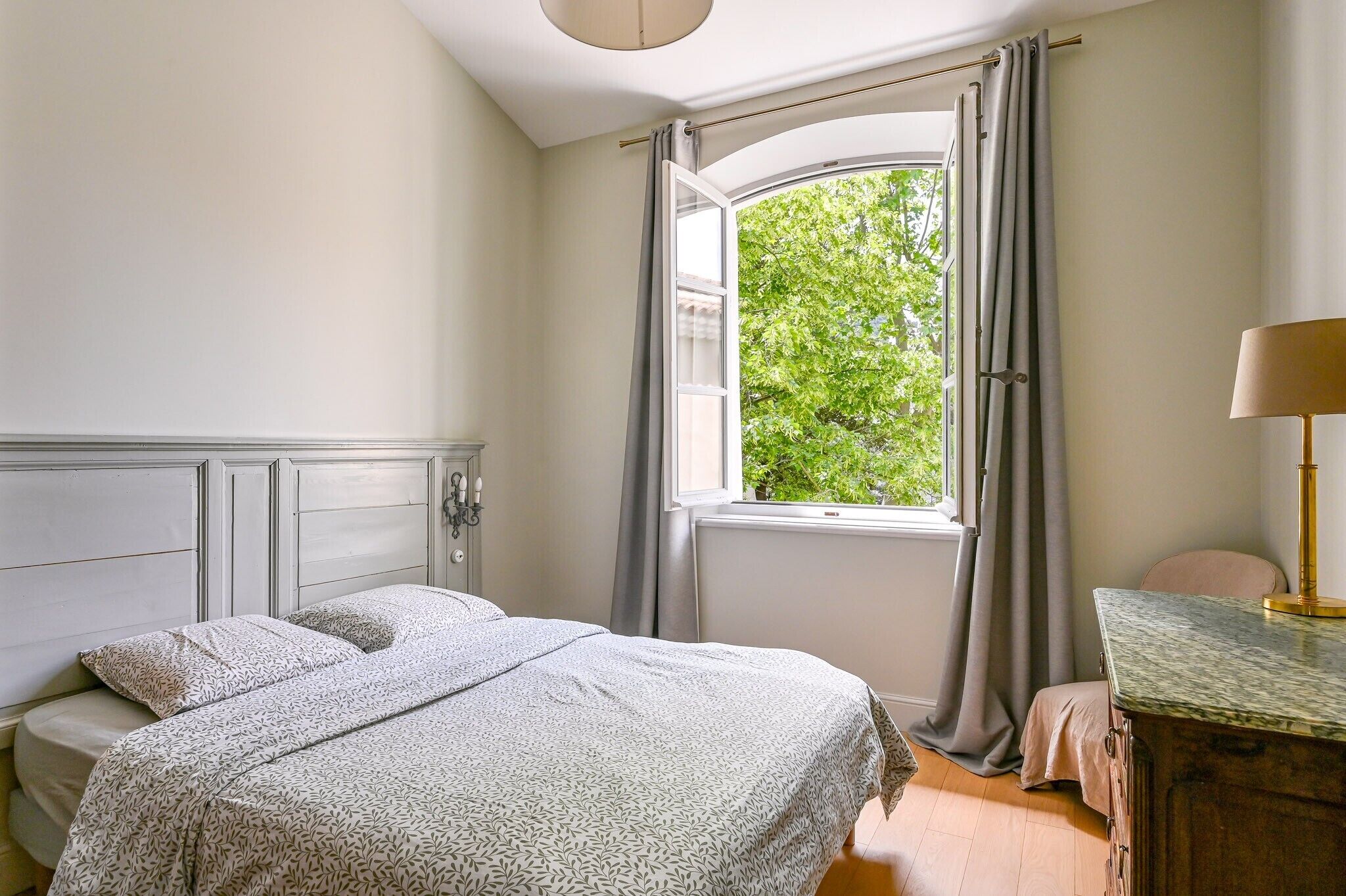 3 chambres, fer et planche à repasser, Wi-Fi, draps fournis