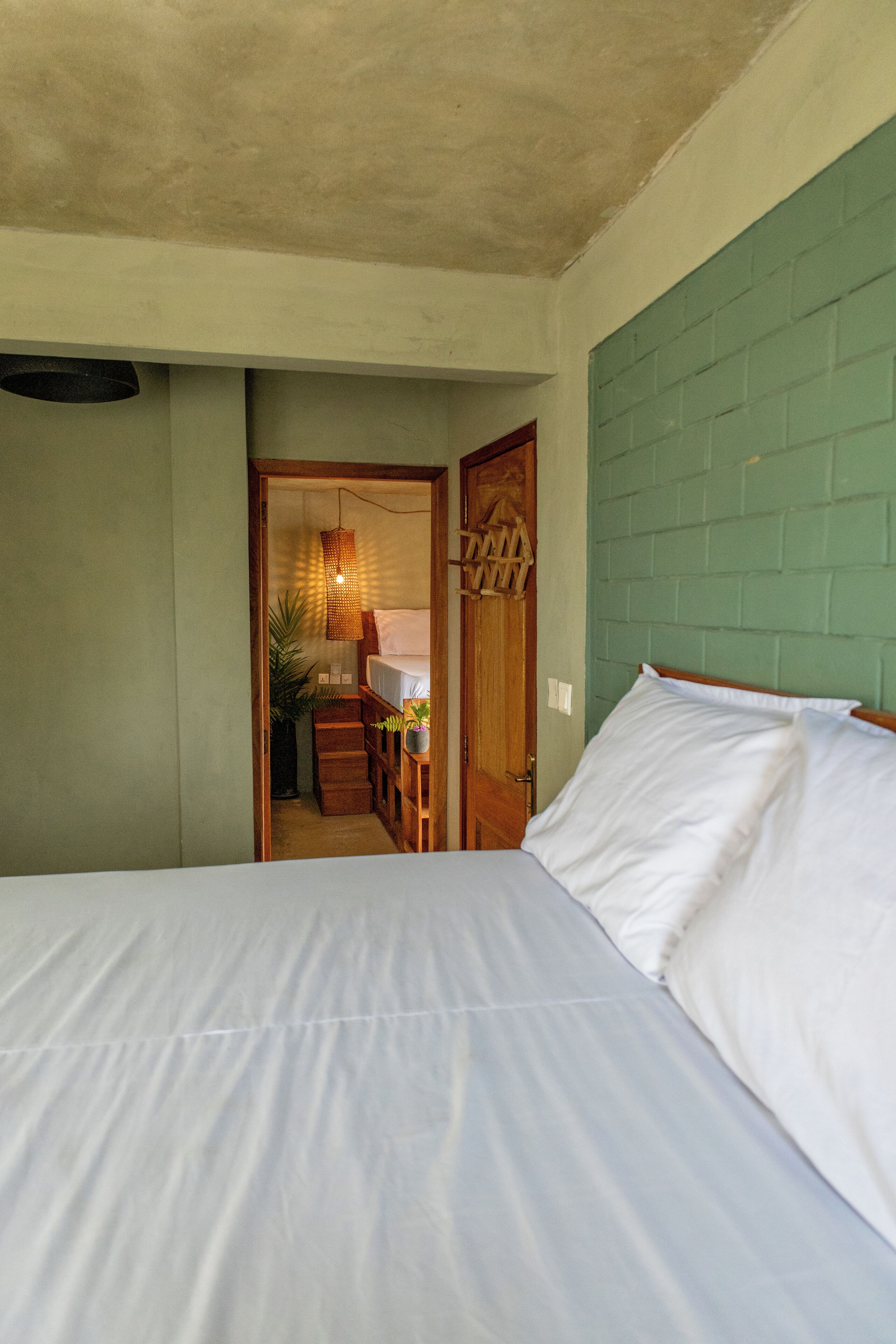 Basic dubbelrum - balkong - utsikt mot trädgården | Skrivbord, arbetsyta för laptop och gratis wi-fi