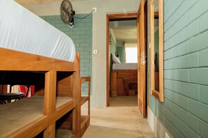 Familien-Zweibettzimmer, 2 Schlafzimmer | Schreibtisch, laptopgeeigneter Arbeitsplatz, kostenloses WLAN