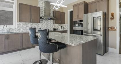 Luxury 5-Bed Home w/ Office & 5 Baths | Peaceful Caledon Escape