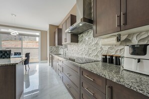 ميكروويف، فرن، موقد طهي مسطح، غسالة أطباق