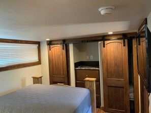 1 bedroom, Internet, bed sheets - Barnwell Mountain Cabins #4 (Gilmer)