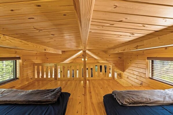 1 bedroom, internet, bed sheets