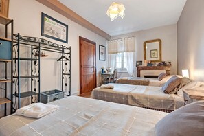 Iron/ironing board, WiFi, bed sheets